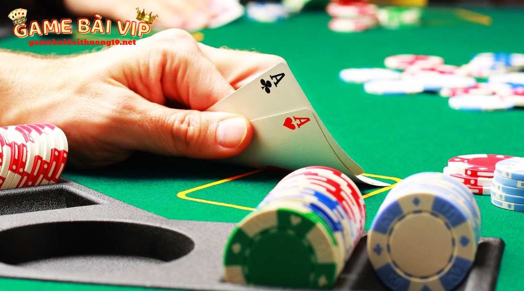 Cách chơi Poker với hành động Tố